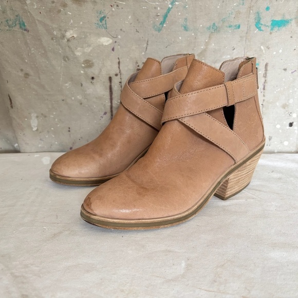 Eileen Fisher Beige Derby Leather Ankle Boots - Picture 1 of 6